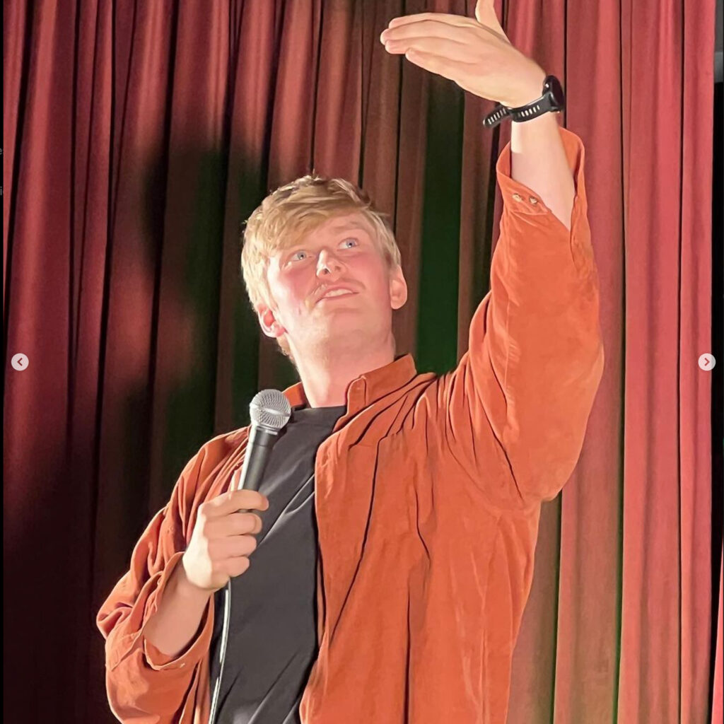 Komiker fra Stavanger Karsten Blomvik underholder i Stavanger Sentrum